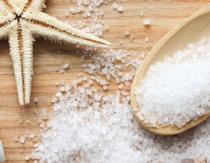 Морская соль — Польза и вред для организма, применение